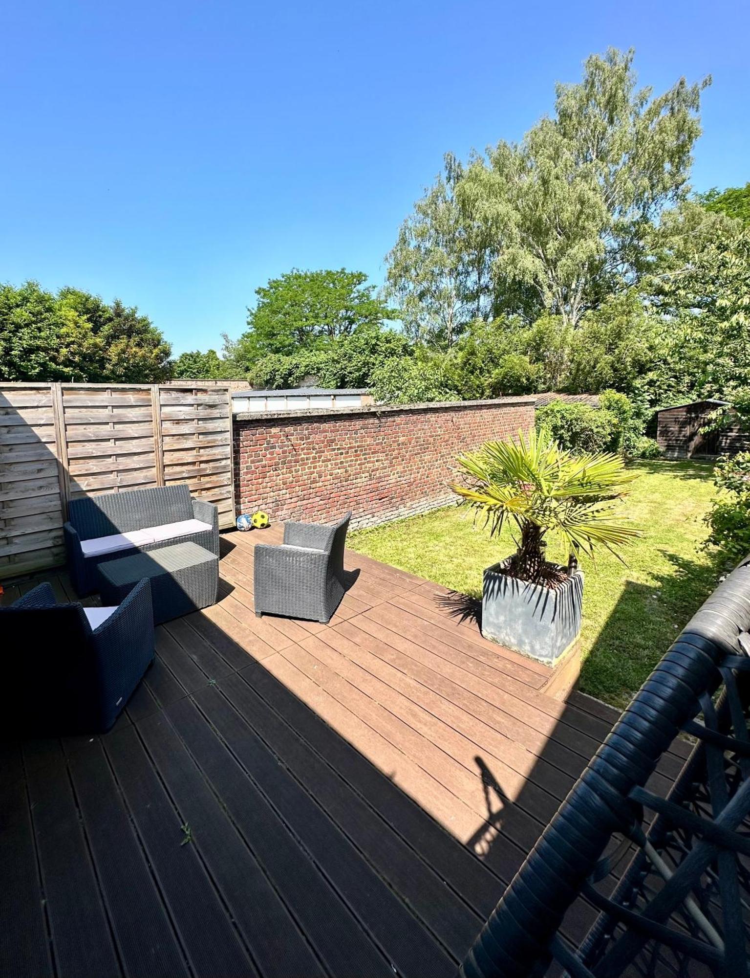 Oasis Citadine Terrasse Intime Jardin Privatif En Plein Centre Ville 70M2 Cambrai Exterior photo