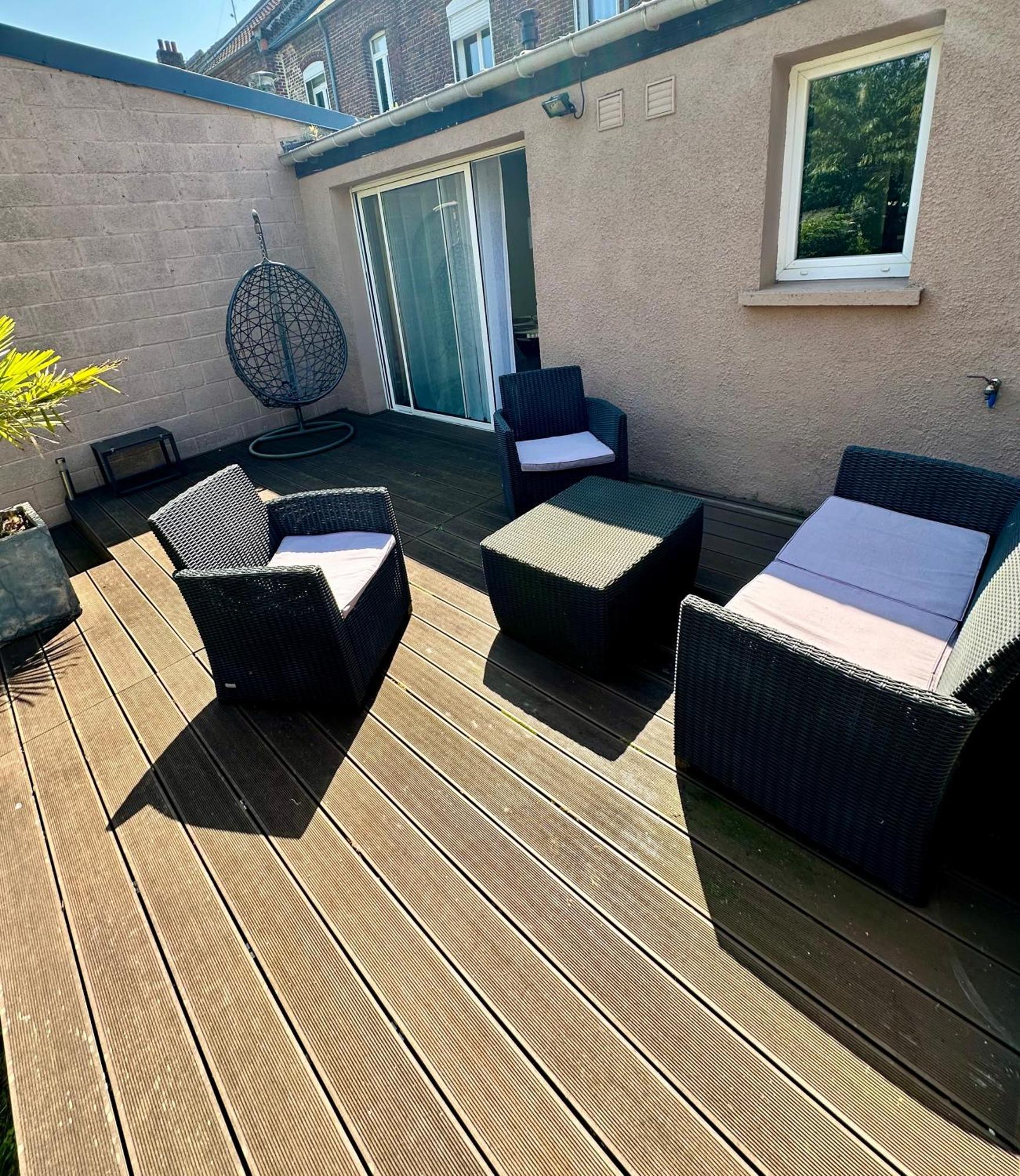 Oasis Citadine Terrasse Intime Jardin Privatif En Plein Centre Ville 70M2 Cambrai Exterior photo